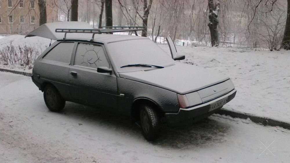 Таврия с багажником-колпаком.