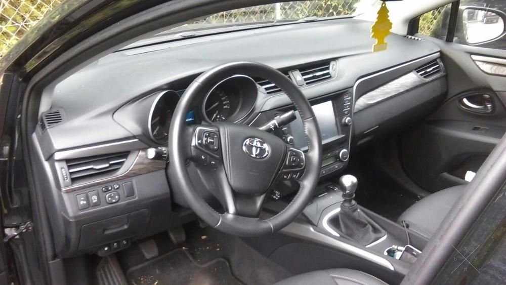 Продам автомобиль Toyota Avensis 2015
