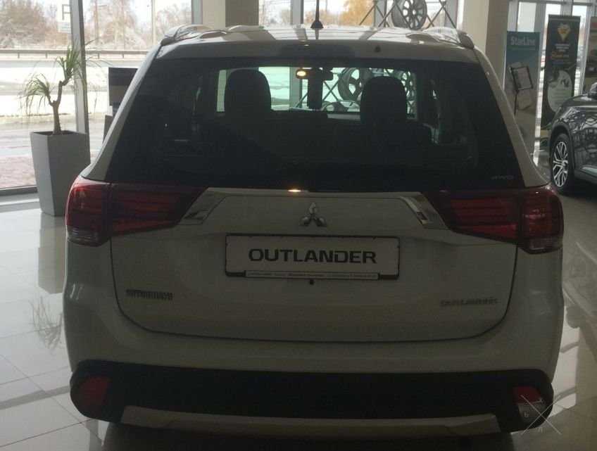 Mitsubishi Outlander полноприводный автомат новый