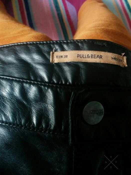 Шорты кожанно- джинсовые pull&bear