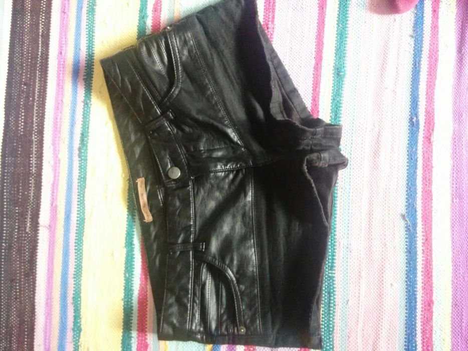Шорты кожанно- джинсовые pull&bear