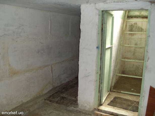 Продам в Киеве: Капитальный приватизированный кирпичный гараж.