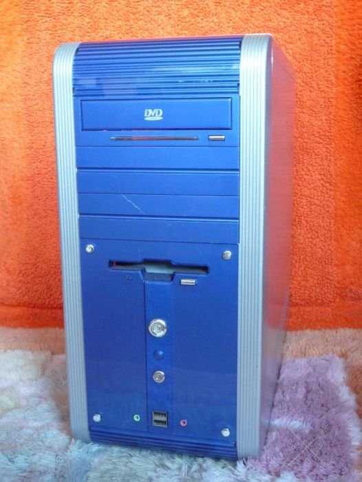 Игровой - i3 с возможностью апгрейда до i7- i5
