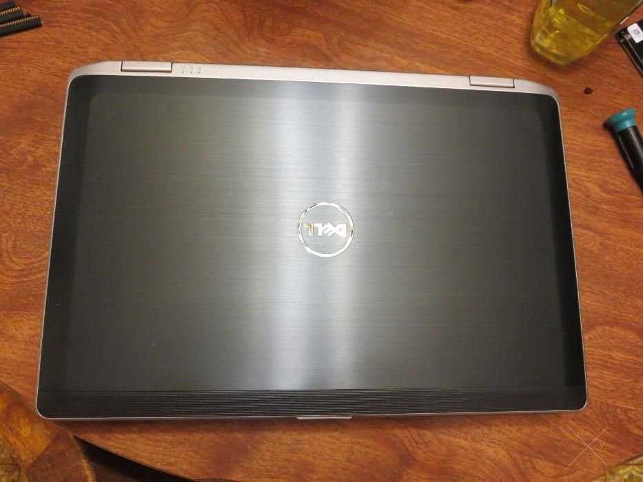 Dell Latitude E6530 15.6" Core i5 2.6/8/320GB HD NVS 5200m