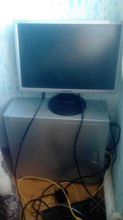 Продам Компьютер б/у монитор Samsung 943NW и монитор Microlab