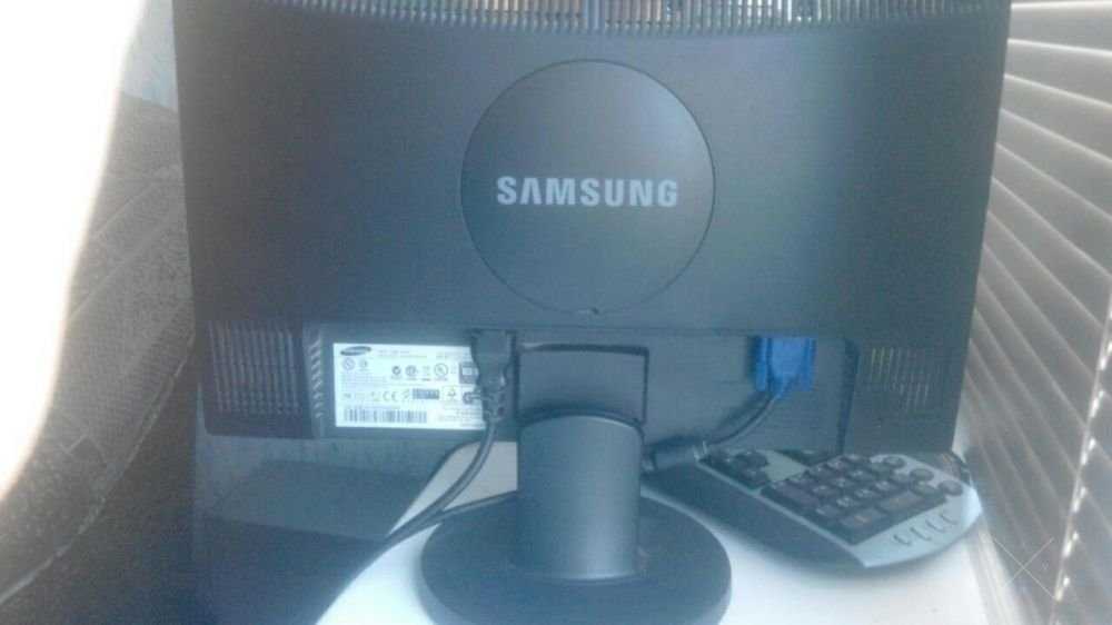 Продам Компьютер б/у монитор Samsung 943NW и монитор Microlab