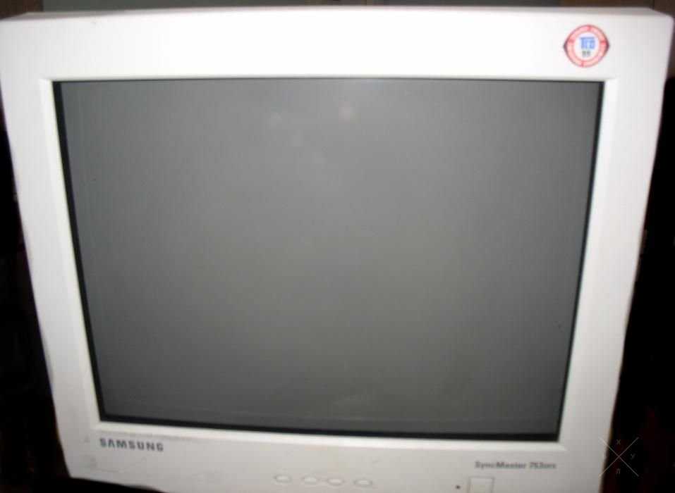 Монитор Samsung SyncMaster 753DFX