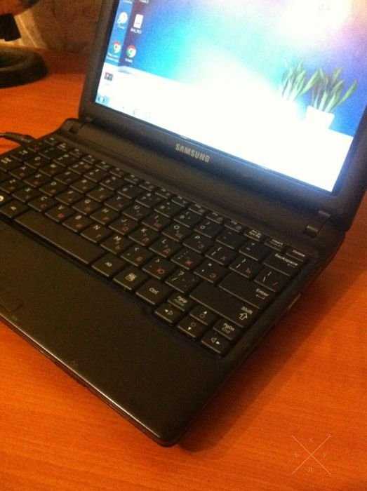 Нетбук Samsung N150 (NP-N150-JA01) Black