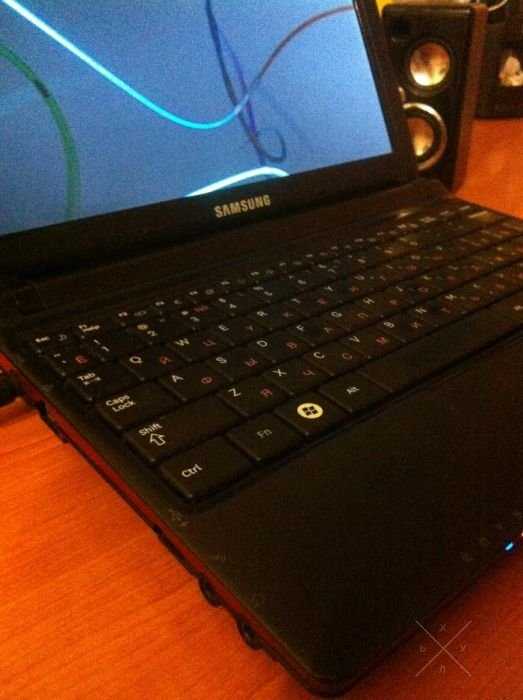 Нетбук Samsung N150 (NP-N150-JA01) Black