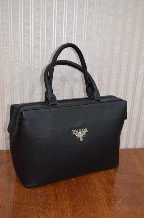 Женская стильная сумка фирмы Prada
