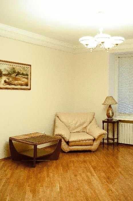 3-комн. сталинка возле метро Лукъяновская.