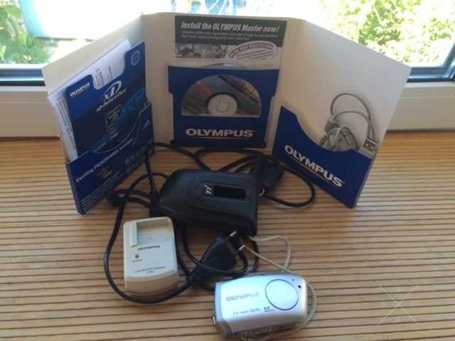 Цифровой фотоаппарат Olympus M-mini + чехол + карта памяти