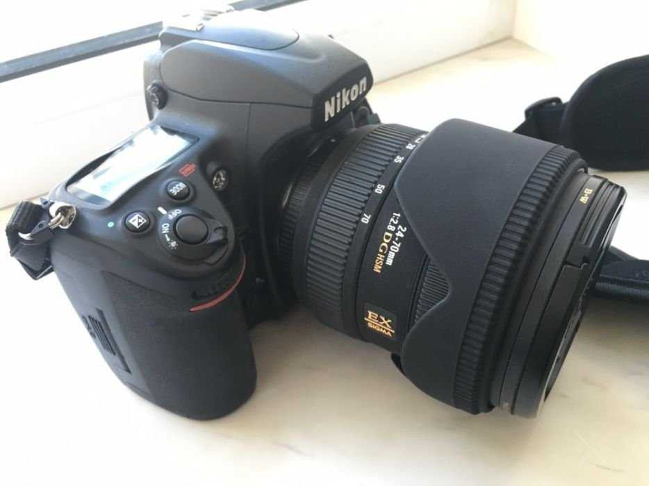 Nikon D700 body + Nikon MB-D10