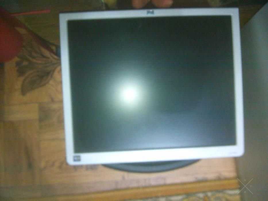Монитор HP 1740