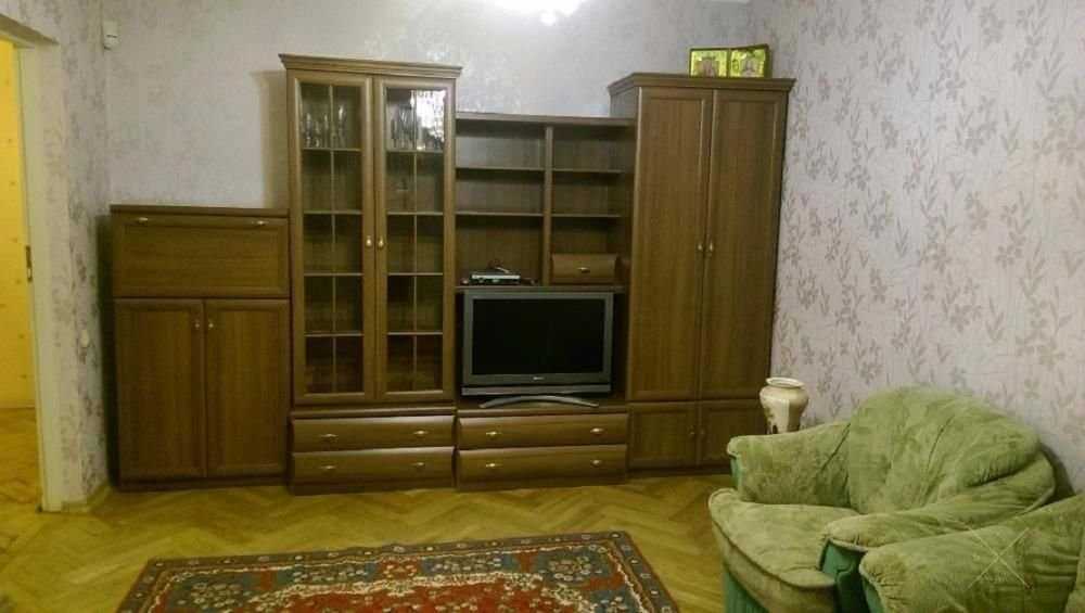 БЕЗ ХОЗЯЕВ сдам комнату, м. Героев Днепра 3 минуты пешком