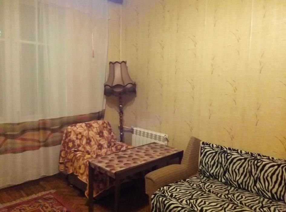 Комната возле м. Святошин для девушки/женщины - 1300 грн.