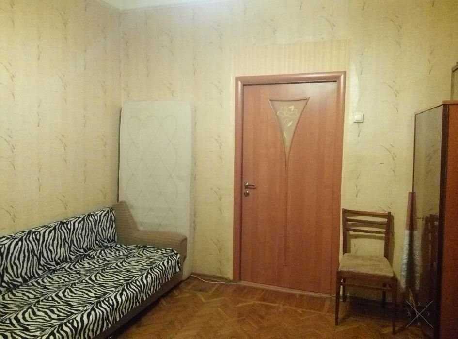 Комната возле м. Святошин для девушки/женщины - 1300 грн.