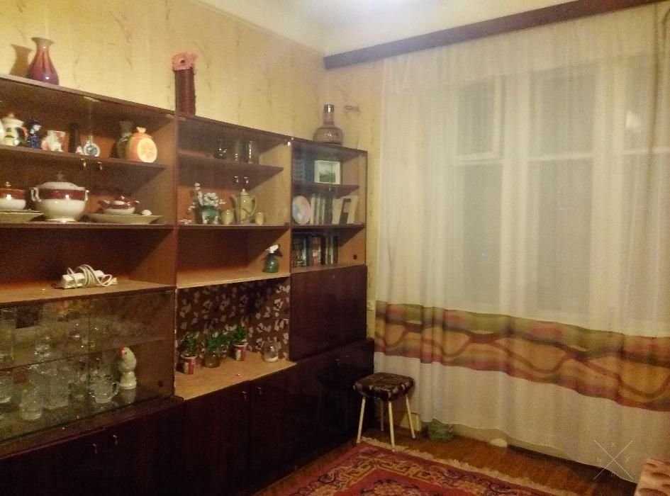 Комната возле м. Святошин для девушки/женщины - 1300 грн.