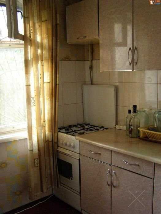Сдам комнату,10-15 минут НАУ,м.КПИ,м.Академгородок.