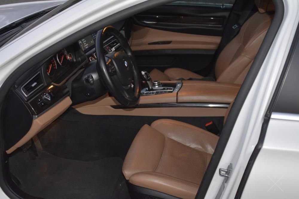 Срочно! Продается автомобиль BMB 750li xdrive в идеальном состоянии