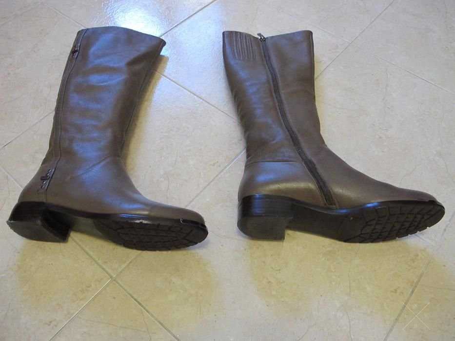 Сапоги BERLONI COLLECTION шоколадного цвета каблук 2 см 38 р