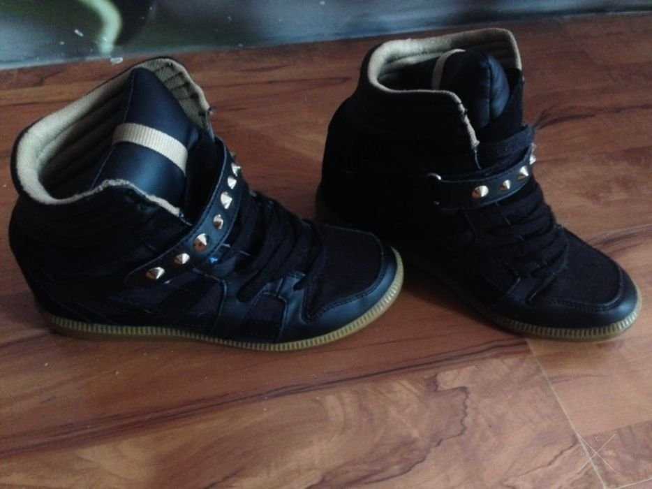 сникерсы ZARA