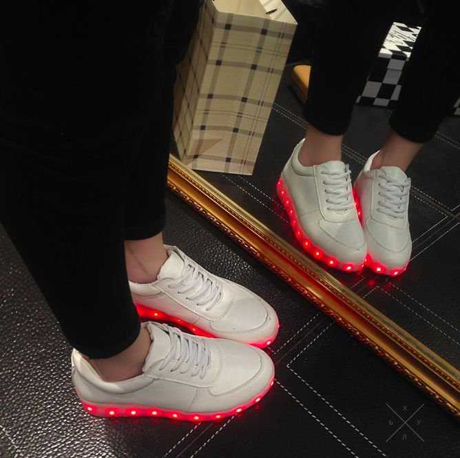 Светящиеся Кроссовки. В наличии все размеры. 2016 год.