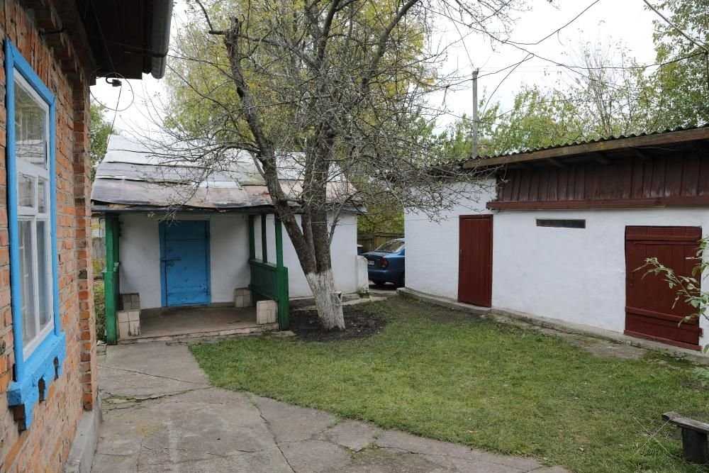 продается дом с земельным участком в г. Носовка черниговской обл.