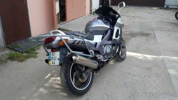 Породам мотоцикл Кawasaki zzr400-2 1997г .