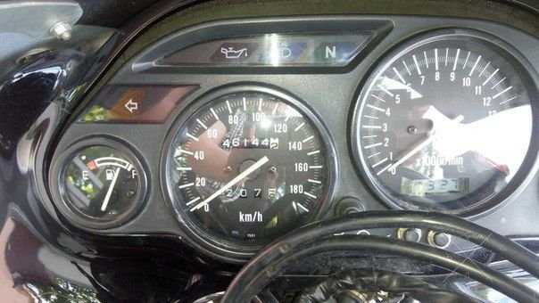 Породам мотоцикл Кawasaki zzr400-2 1997г .