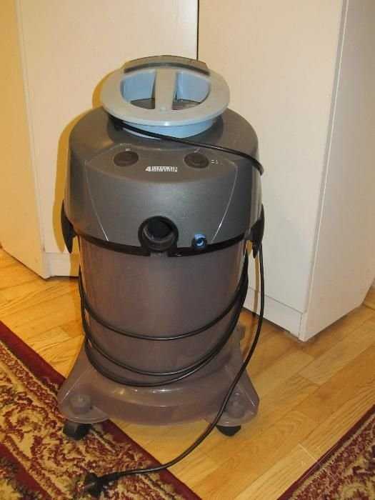 Моющий пылесос Delonghi 1500 W