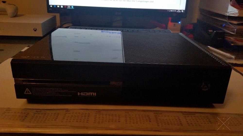 Продам игровую приставку б.у. Xbox One 500GB Состояние как новая