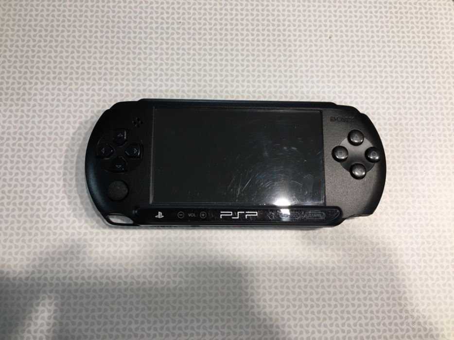 Игровая приставка Sony PSP E 1004