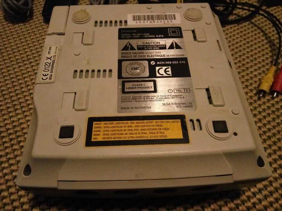 Продам игровую приставку Sega Dreamcast