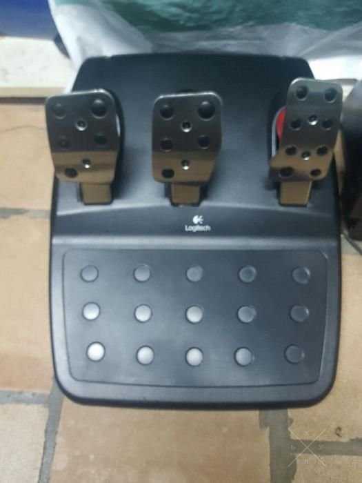 Игровая приставка( руль )Logitech G25