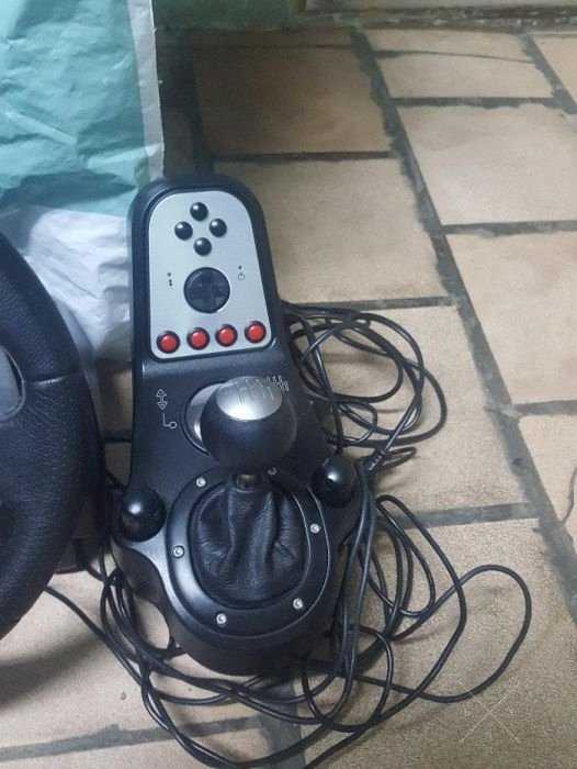 Игровая приставка( руль )Logitech G25