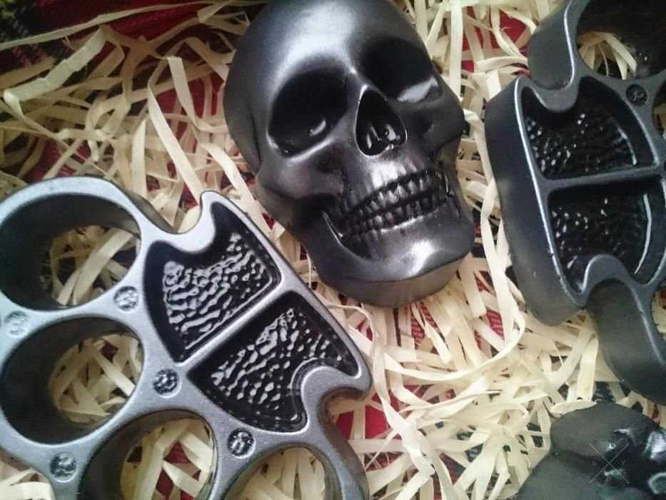 Байкерское мыло в деревянной коробке - череп, байк, 2 кастета