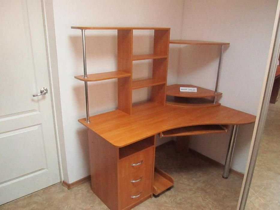 крупные компьютерные столы