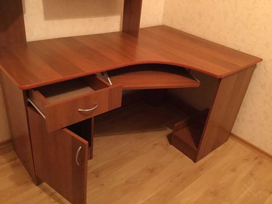 Компьютерный письменный стол