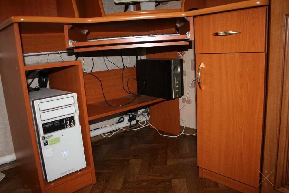 Стол компьютерный