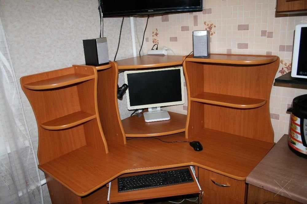 Стол компьютерный