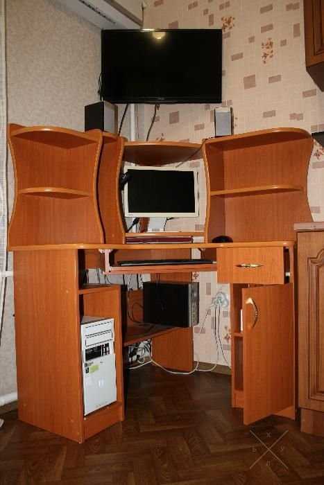 Стол компьютерный