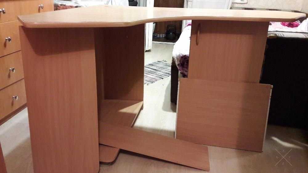 продам компьютерный стол
