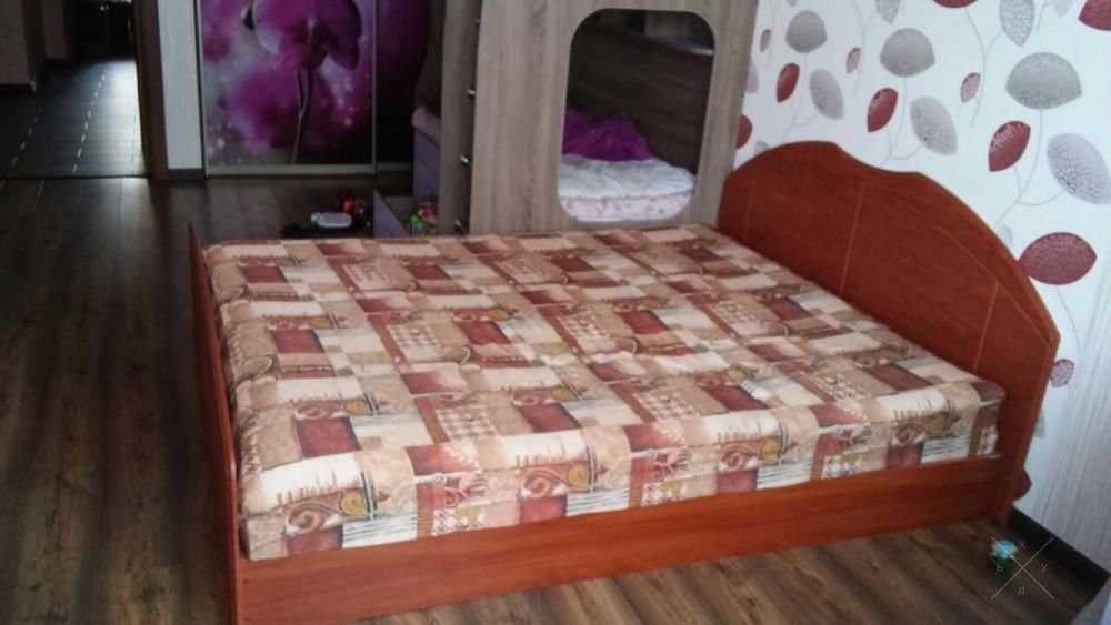 Продам кровать с матрасом