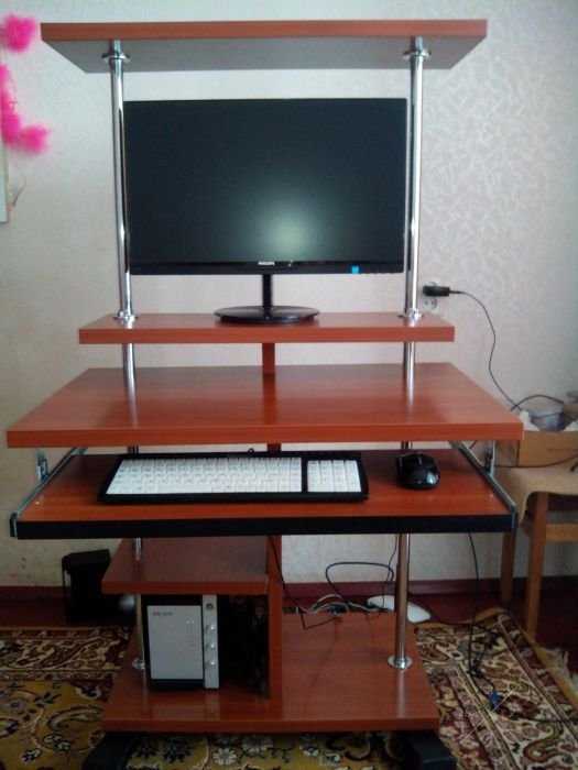 Продам компьютерный стол