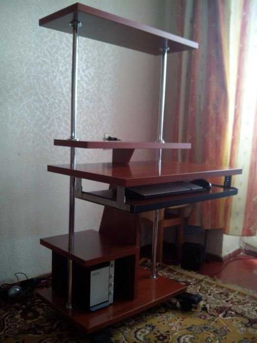 Продам компьютерный стол