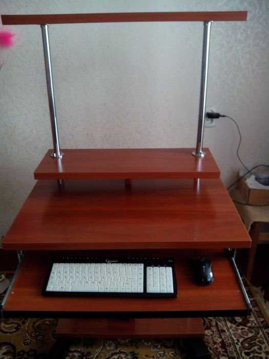 Продам компьютерный стол