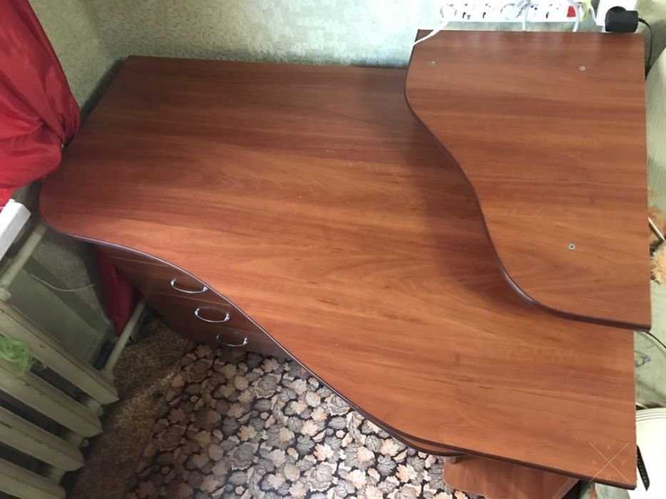 Продам компьютерный письменный стол