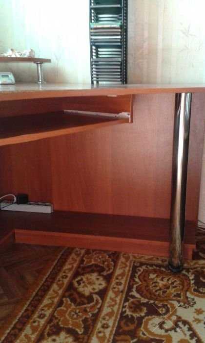 Стол компьютерный