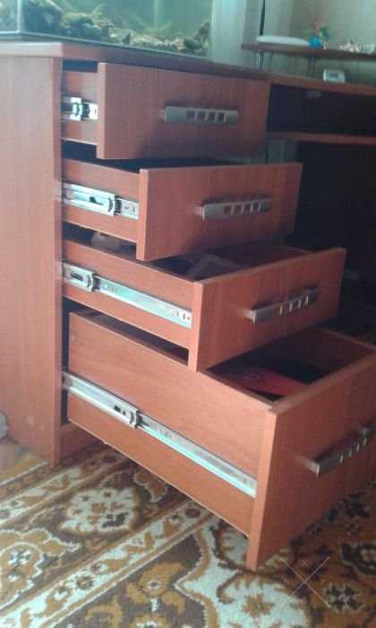 Стол компьютерный